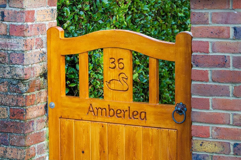 Amberlea Guest House Свонідж Екстер'єр фото